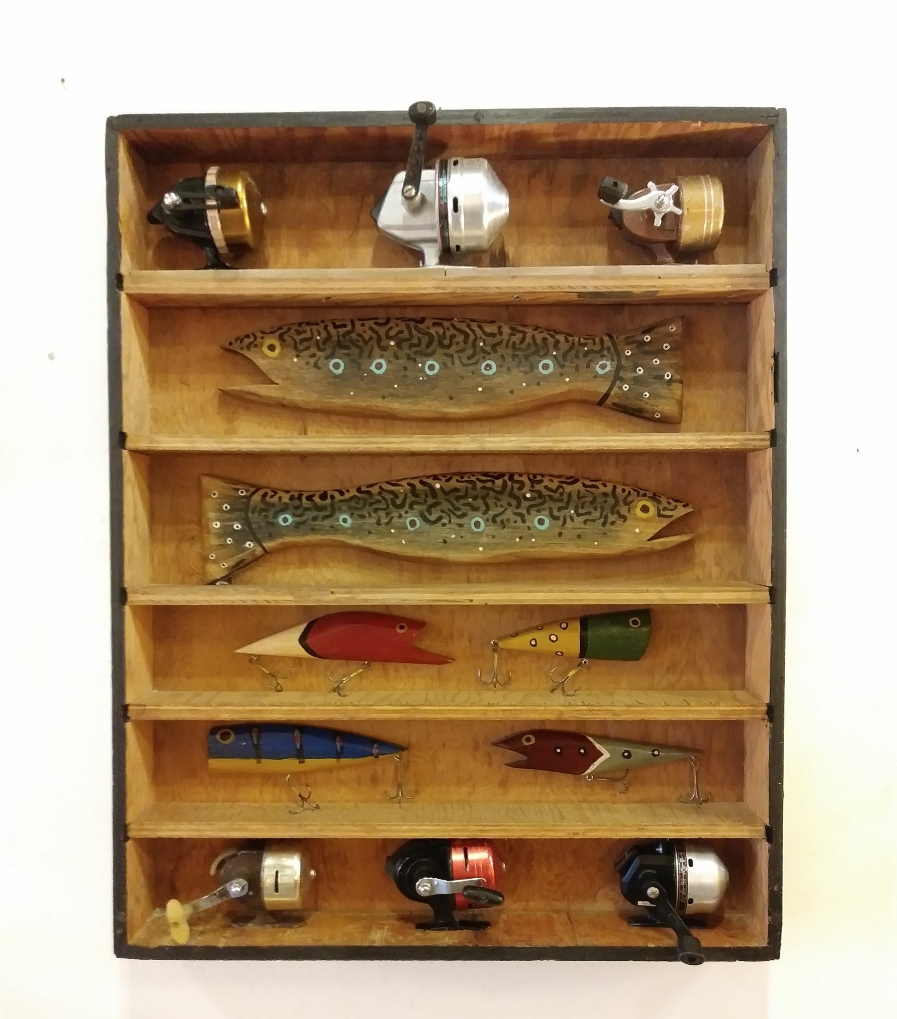 6 Reels 4 Lures 2 Fish